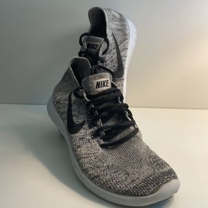 Nike Free Rn Flyknit Women’s Sneakers Black&White Size 8.5
